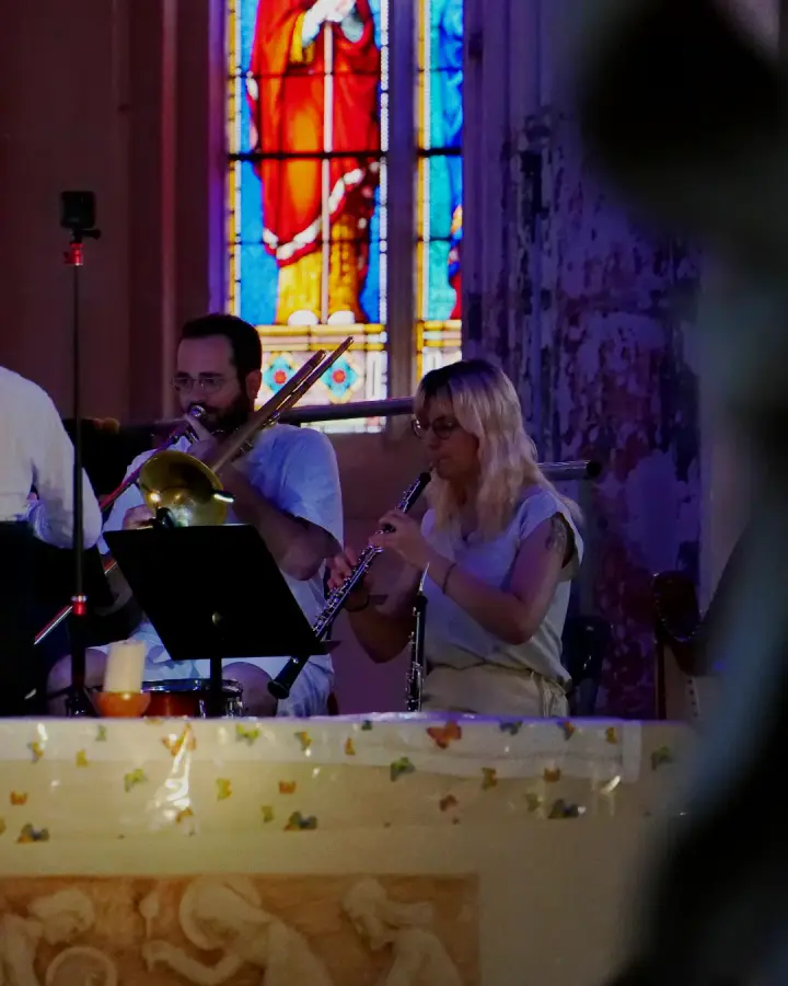 Musiciens accompagnant le spectacle, église de Ouanne (Yonne)