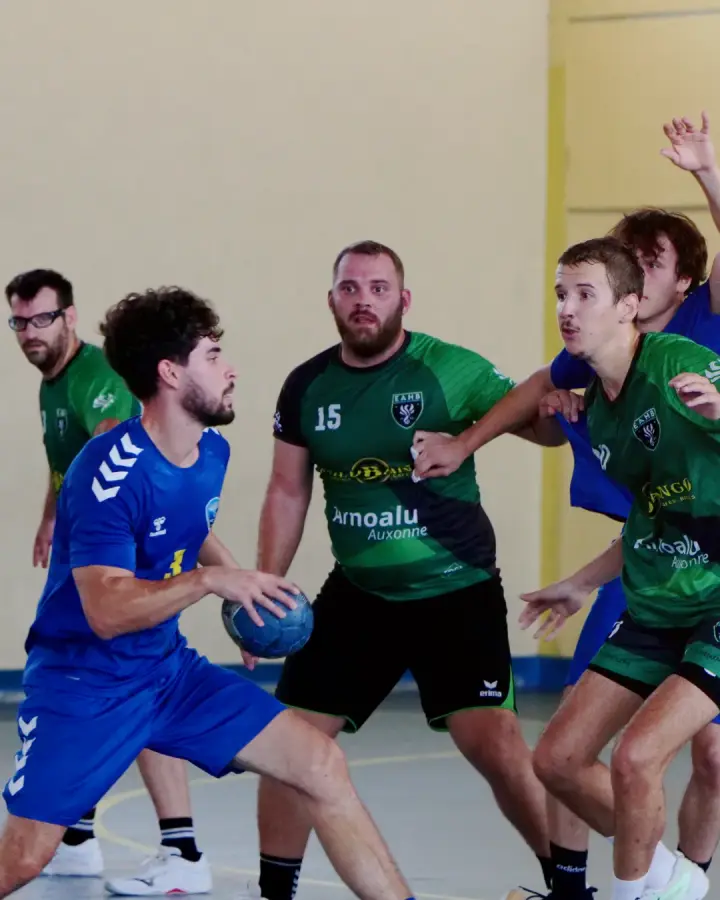 Match de handball du CL Marsannay, Marsannay-la-Côte : attaque face à la défense