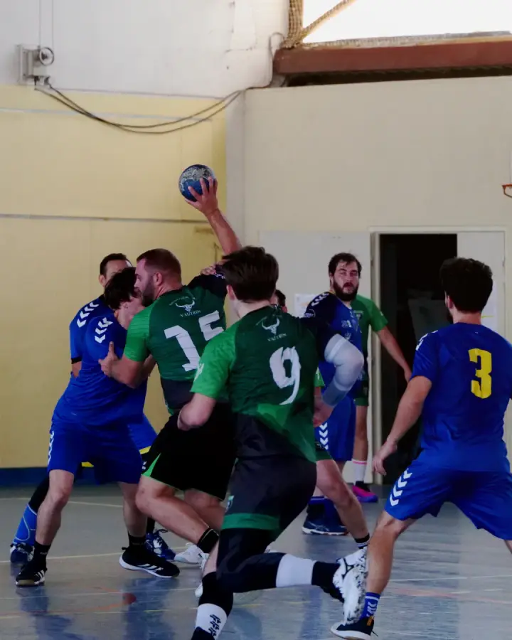 Match de handball du CL Marsannay, Marsannay-la-Côte : phase de jeu devant la défense