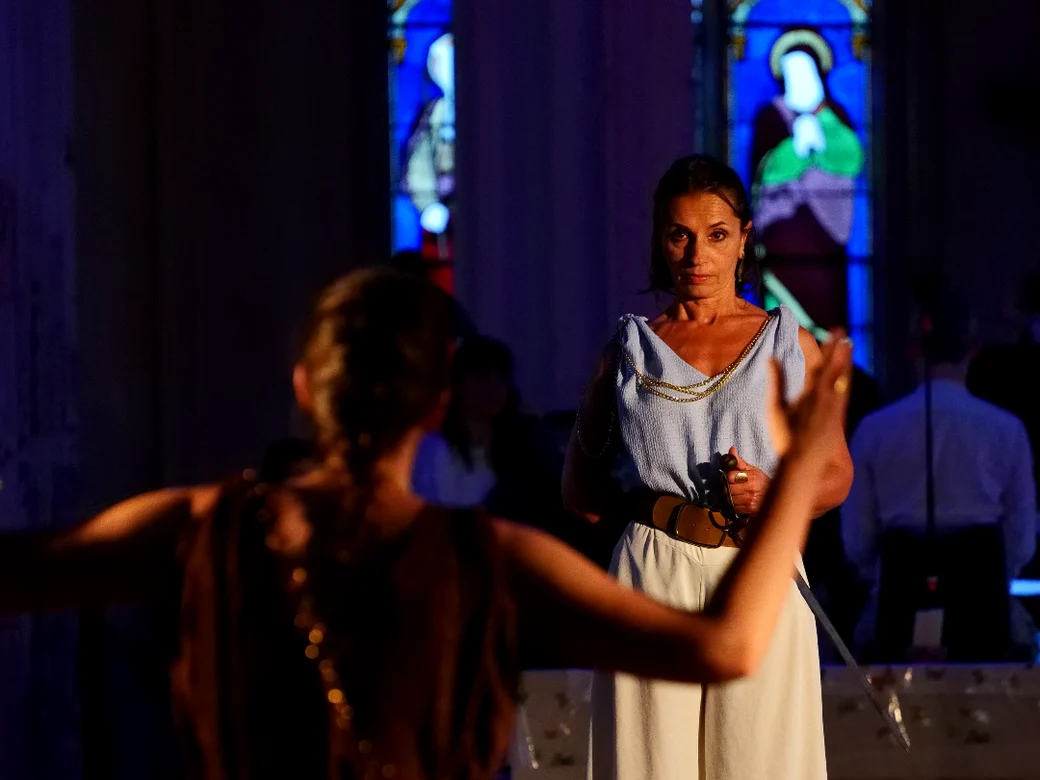 Scène du spectacle « Hippolyte et Antiope », église de Ouanne (Yonne)
